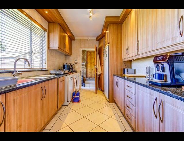 4 BEDROOM HOUSE FOR SALE IN PARKHILL GARDENS